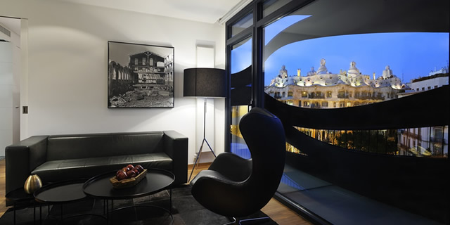 Suites Avenue is located in one of Barcelona’s most iconic buildings and offers 5 star deluxe service and facilities.